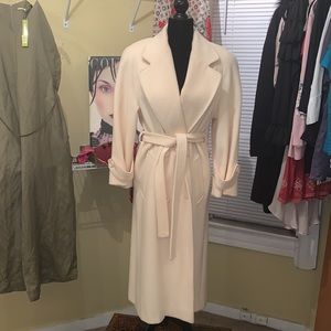 Absolutely gorgeous wool Blend trench/ double breasted coat